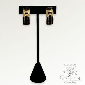 Vintage Trifari Gold Tone & Black Enamel Clip On Earrings